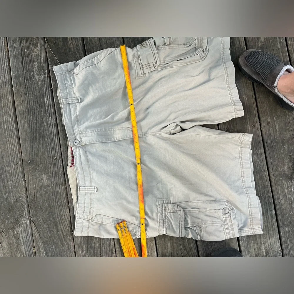 NWOT Union Bay Men’s Beige Cargo Shorts Size 48 - Picture 7 of 7